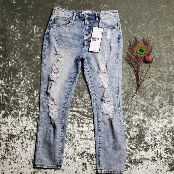 Almost Famous Vintage Mom Jeans - Picture 1 of 7